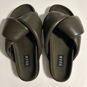 ROAM  
Foldy Puffy Slide Sandals  khaki Vegan Leather EU 37